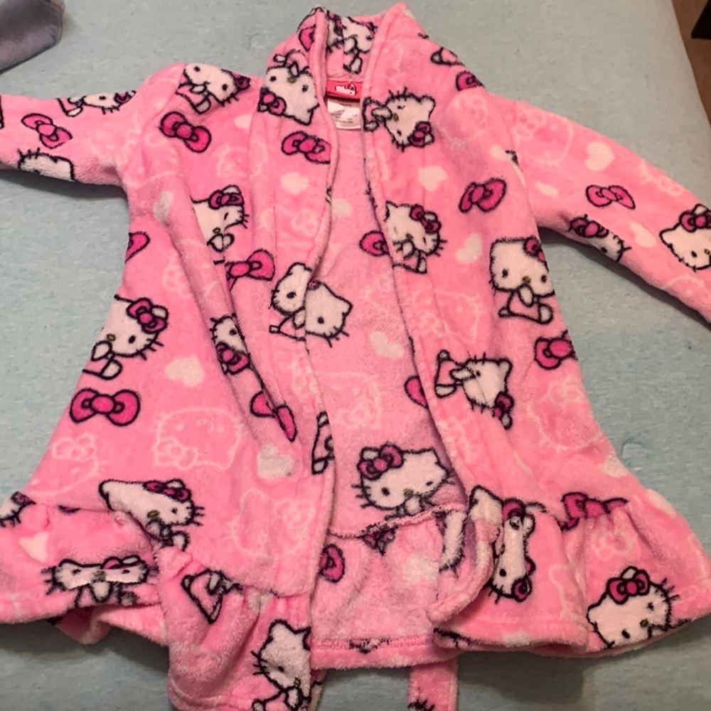 Hello kitty robe size (4,5) girls